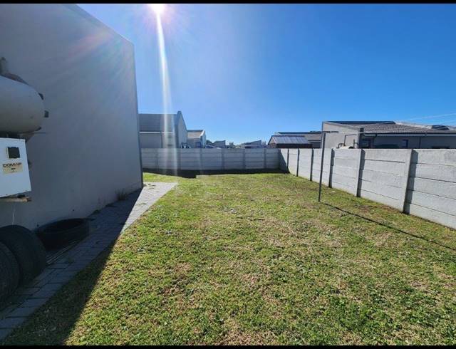 2 BEDROOM TOWNHOUSE FOR SALE IN PARSONSVLEI